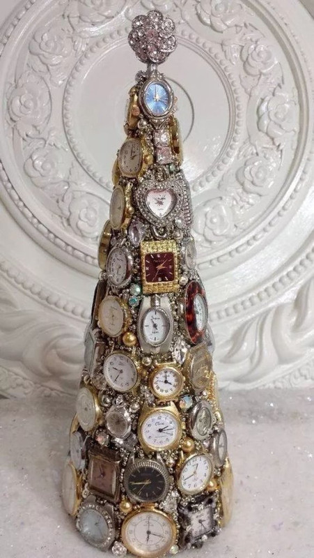 clock-watch-pyramid.jpg