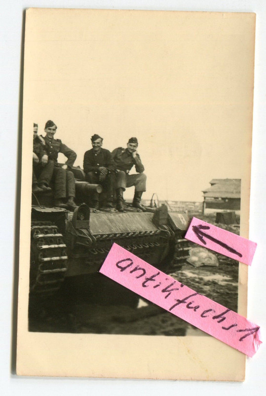 Panzer-Sturmgeschütz von Karl Buckel mit Wappen im 2.WK