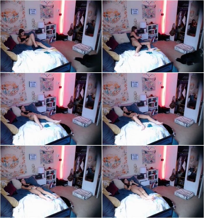 hidden-camera-student-masturbates-in-her-room-3.jpg