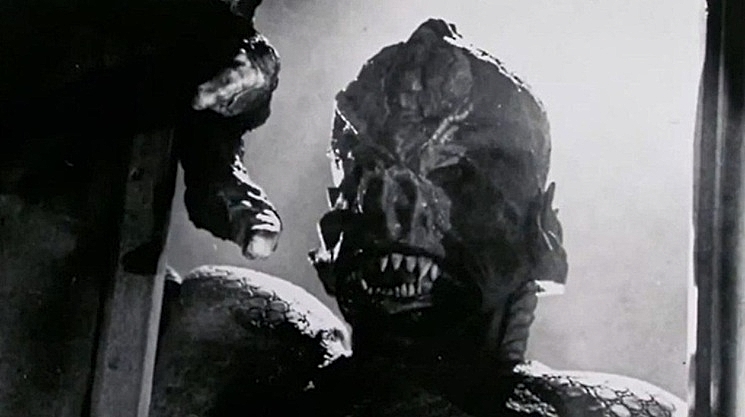 IT-TERROR-FROM-BEYOND-SPACE-2-FOTOR.jpg