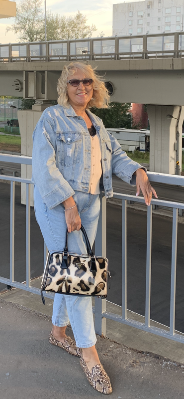 72A97811-1B86-4B20-8366-9D85574E99EA