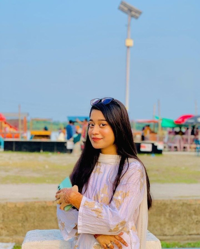 photo_6165641655143745096_y