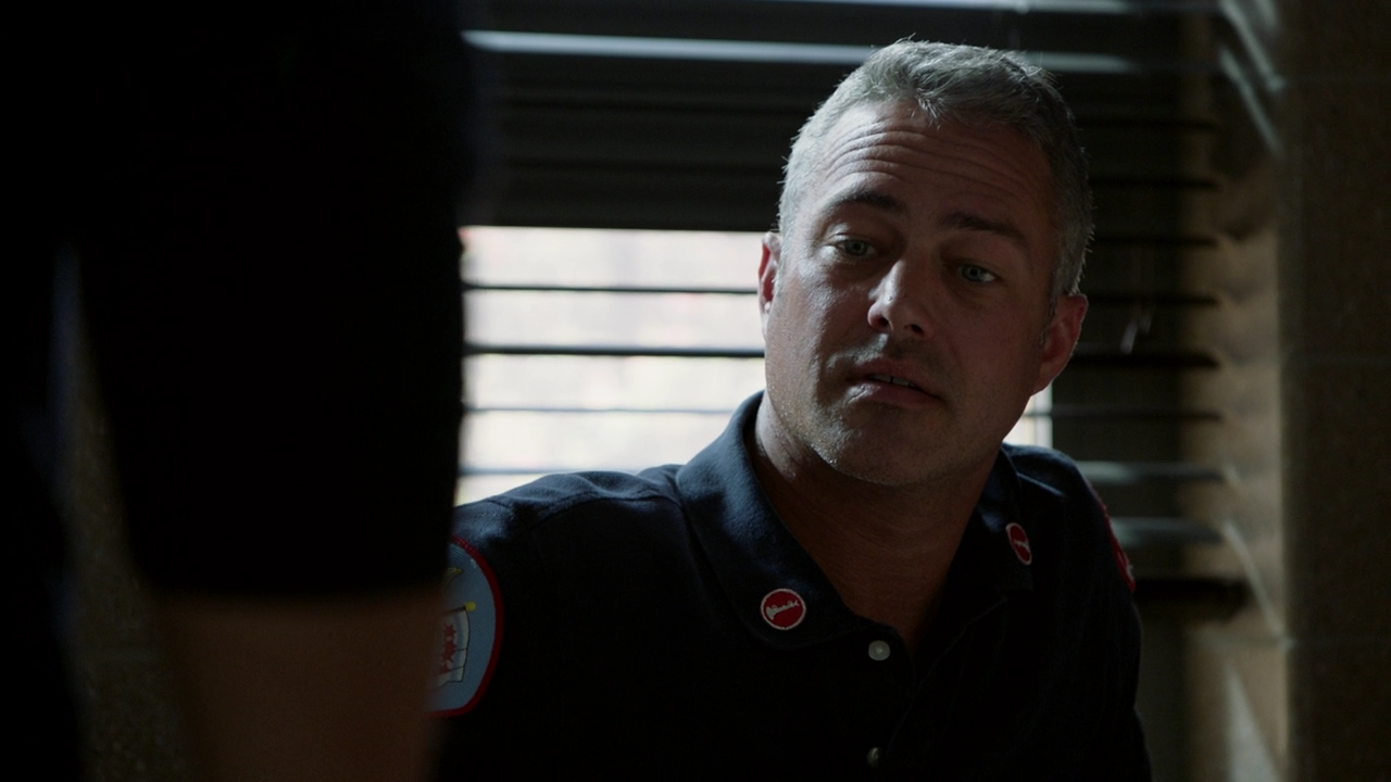 Chicago.Fire.S11E01.Tieniti.forte.720p.WEBMux.ITA.ENG.x264-BlackBit[screenshot 5]