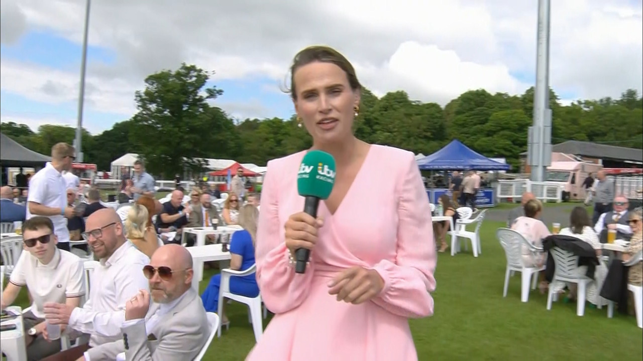 ITV Racing Live from Newcastle_20230701_11551430.ts_snapshot_00.02.58.649