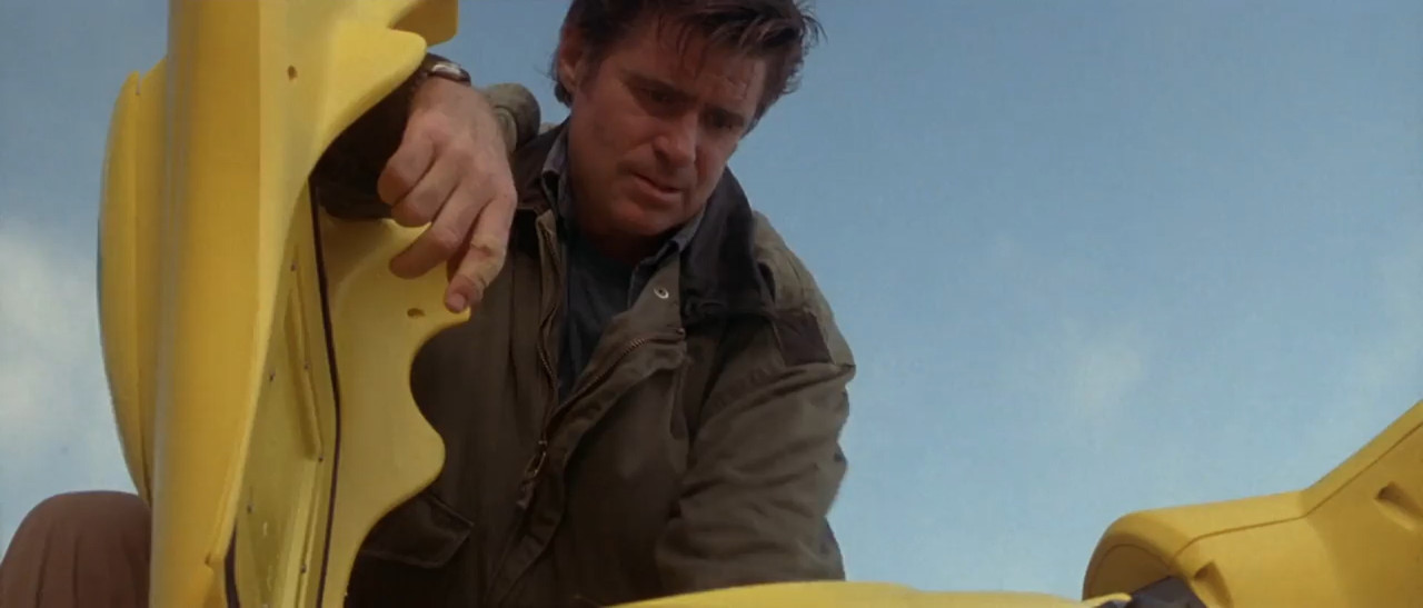 Deep Rising 1998 BluRay [Hindi + English] 480p 720p ESub Screenshot