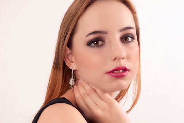 a woman wearing smoky eye makeup look according to fall makeup looks and trends 