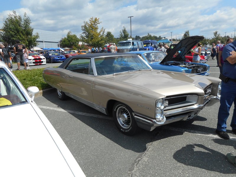 AUTO - Expo D'auto V8 Antique de Ste-Marie - 6 août 2023 V8-23-074