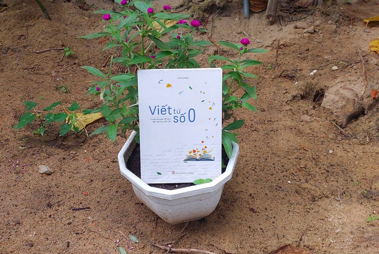 Cuốn s&aacute;ch Viết từ số 0 của t&aacute;c giả Hải Dương