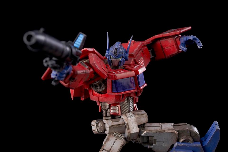 Furai-Action-IDW-Optimus-Prime-10