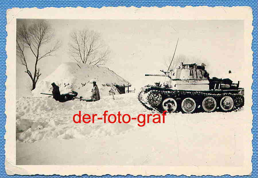 Foto, Rußland, Panzer und 2 cm Flak stehen zur A