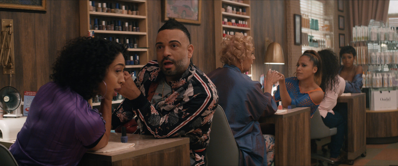 In The Heights_t02_new.mkv_snapshot_00.32.37.998