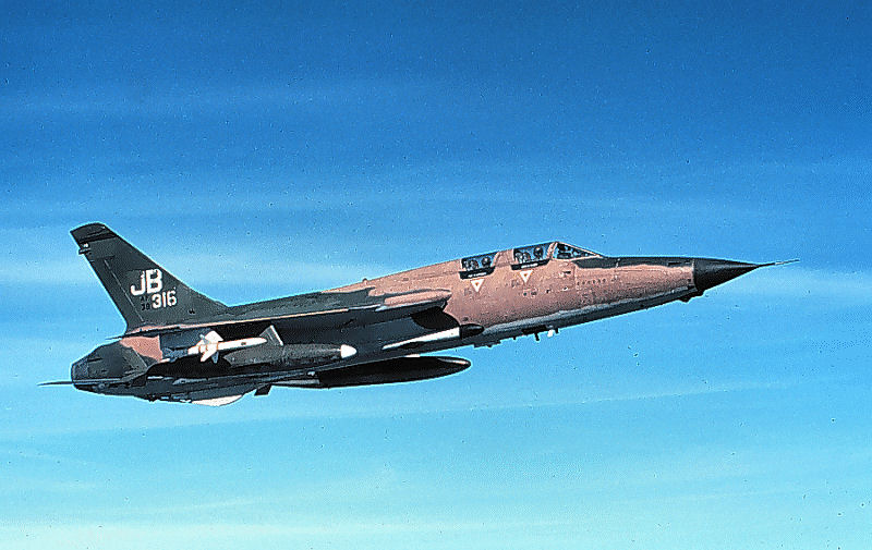 c'est un Republic F-105 Thunderchief ou en français un république F105 chef d'éclair