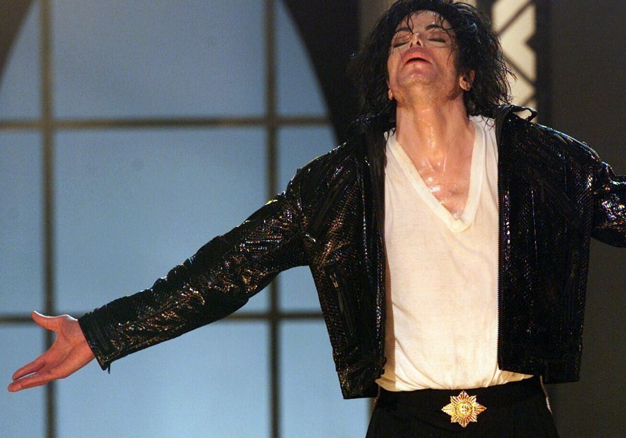 The-sweat-michael-jackson-10507852-911-638.jpg