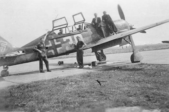 Fw 190 trouvé dans les bois en Russie Avion-d-entra-nement-biplace-Fw-190