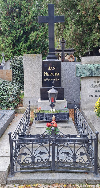 Vy-ehrad-Cemetery-01