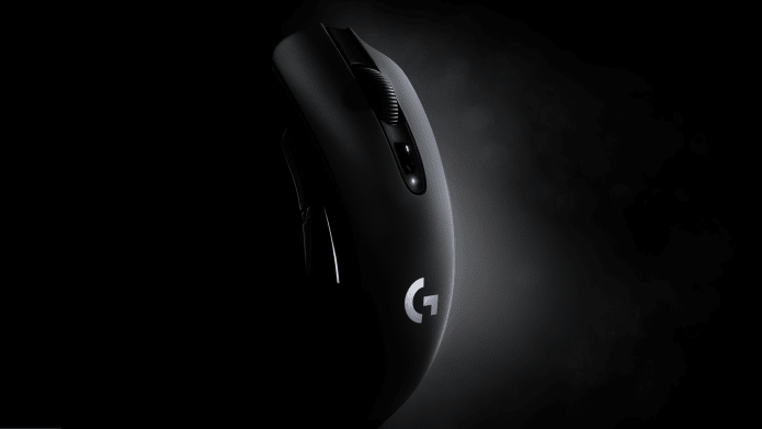 Mouse gaming inalámbrico Logitech G305 en color negro.