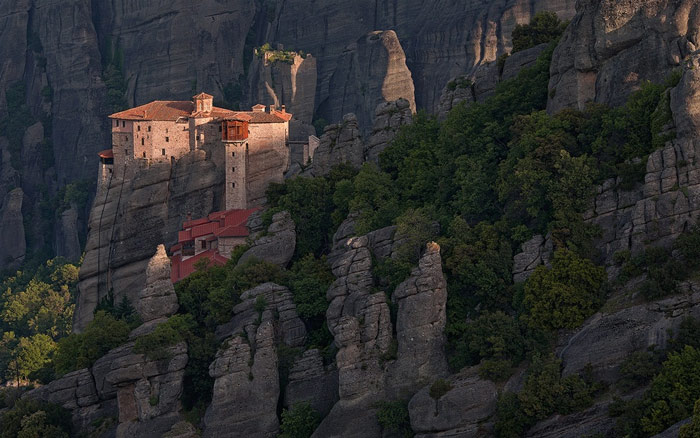 [Image: tu-vien-Meteora-5.jpg]