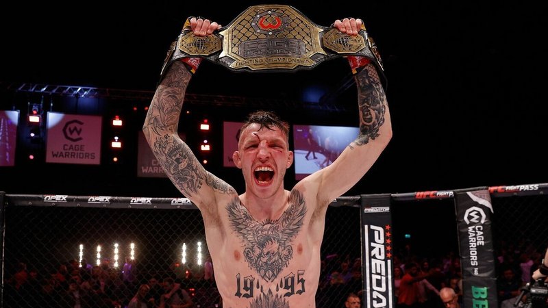 UFC отново подписаха с Рис Маккий