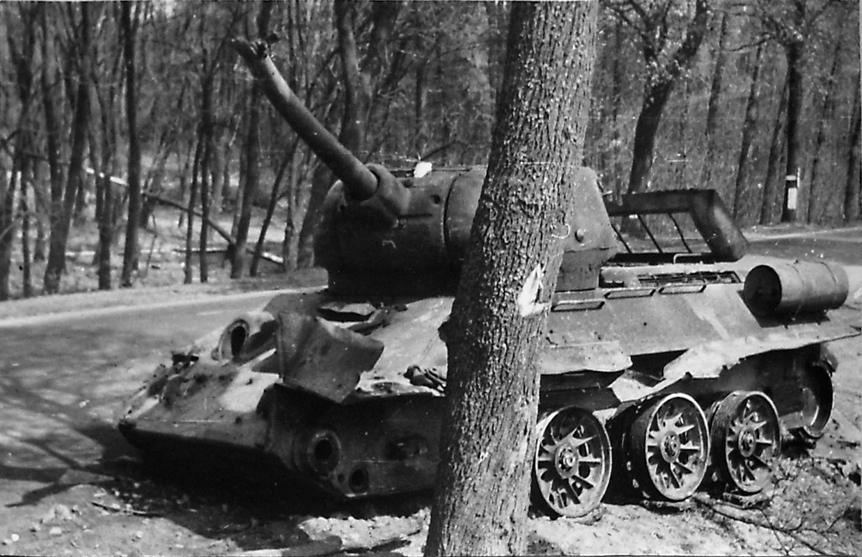 Боевой путь Первой гвардейской танковой армии и её герои Том 7  Поход  на  Берлин (8)