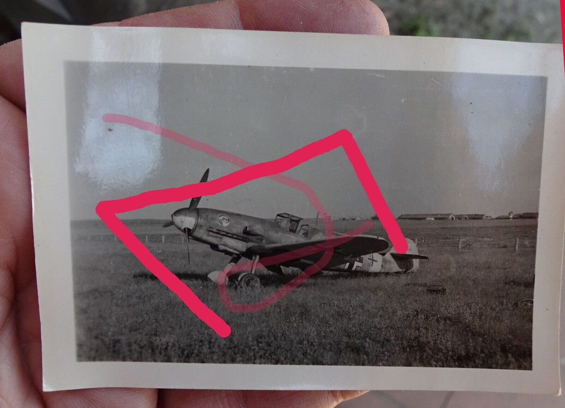original Foto ME 109 mit Staffelwappen JG 51 Mölders