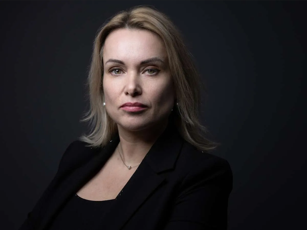 Famosa periodista rusa habría sido envenenada; París abre investigación