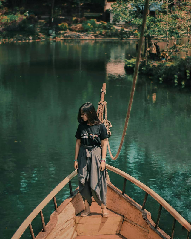 Kapal Titanic salah satu spot foto di Situ Cipanten