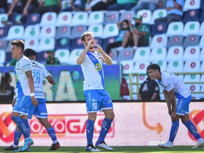 Puebla vence por la mínima al León en partido cargado de polémica arbitral
