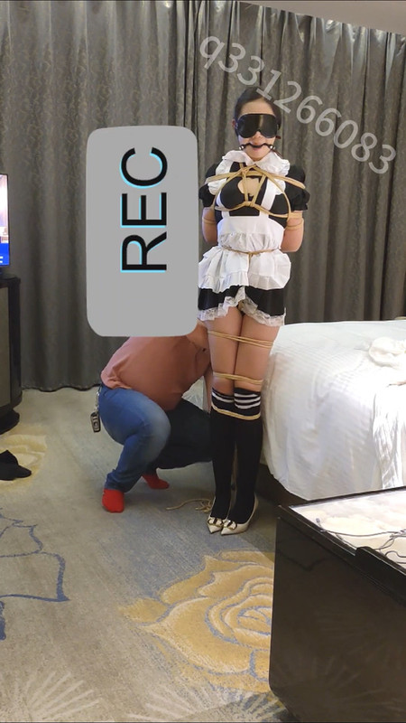 欢乐谷 外强中干的礼仪主持人第一次被强高鞭打调教.mp4_20240520_093642.837