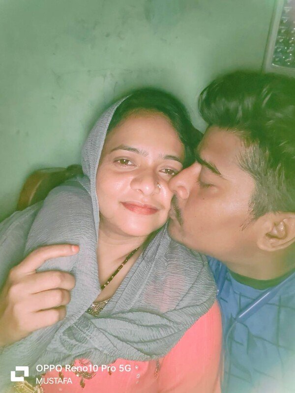 Beautiful Hottet Bhabi Affair Hot Boobs Sucking Shaved Pussy Licking & foot Finger Videos+Pics 1 SHOT-4.jpg