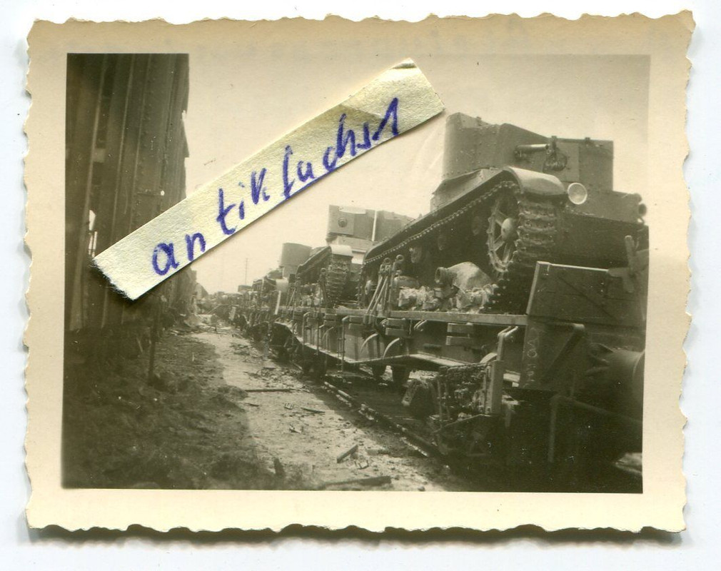 Panzer aus Rußland auf Eisenbahn-Transportzug im