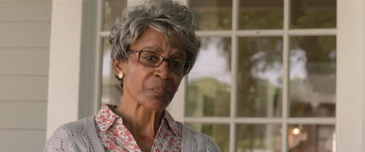 War Room 2015 BluRay [Hindi + English] 480p 720p ESub Screenshot
