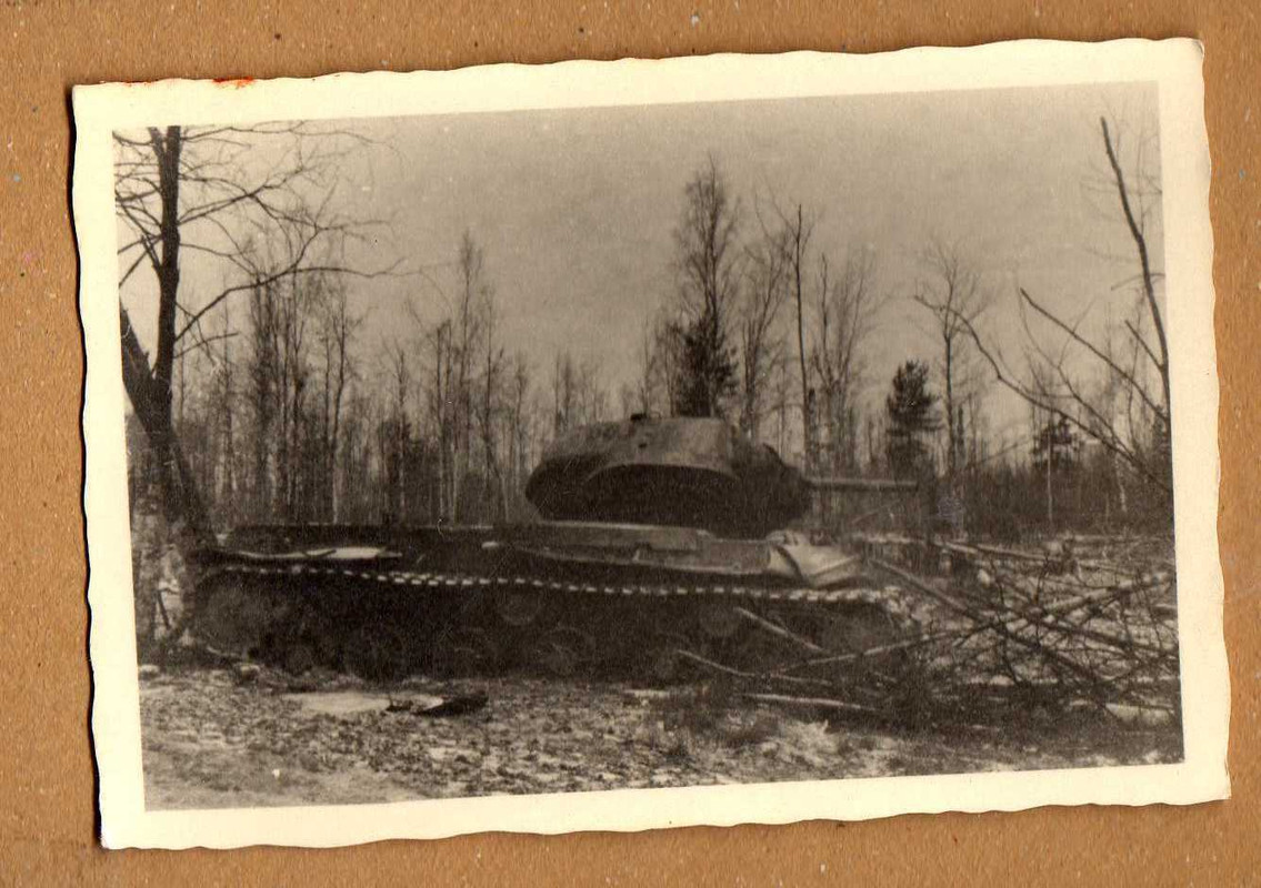 abgeschossener Russen Panzer KW 1 in Rußland- 1942