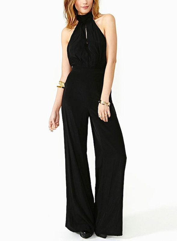 Devojka u crnom kombinezonu