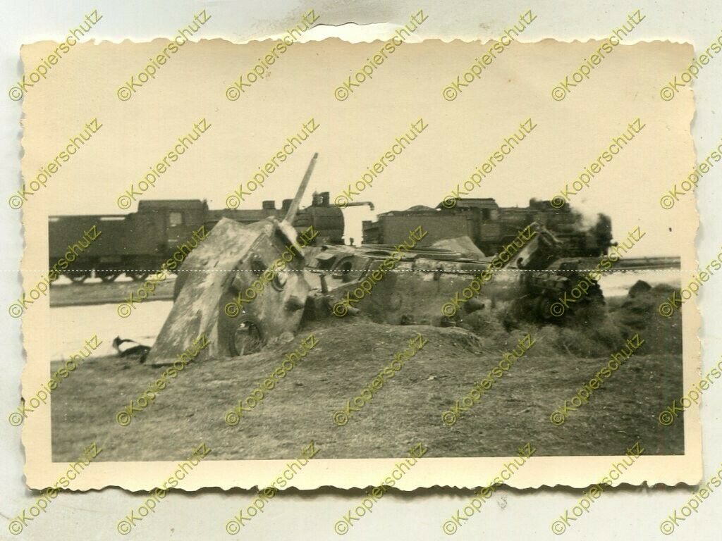 Foto, Dampflok, Lok, zerstörter Panzer in Feodossija, Krim