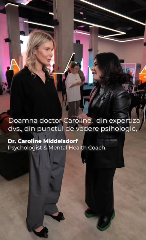 Caroline Middelsdorf interviewing a guest on Real Raw Authentic podcast