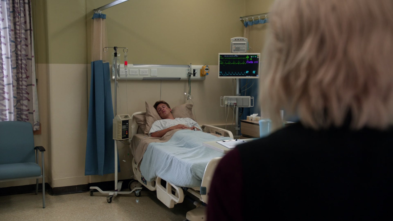 iZombie (2015) - S02E01 - Grumpy Old Liv (1080p BluRay x265 RZer