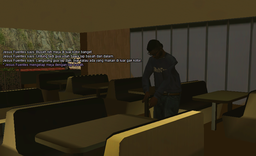 Mengelap-meja-depan-resto.png