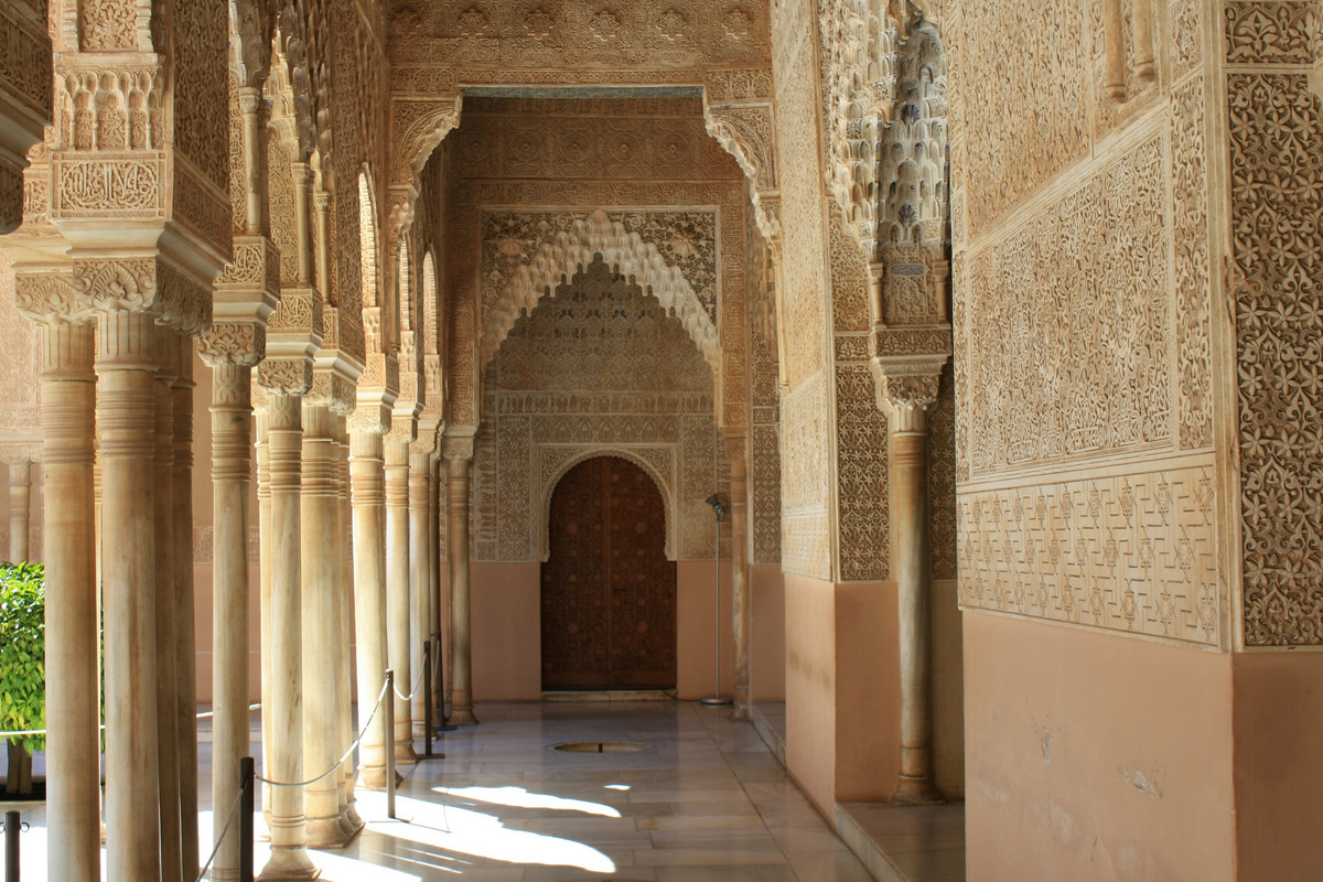 
							Courtyard of the Lions