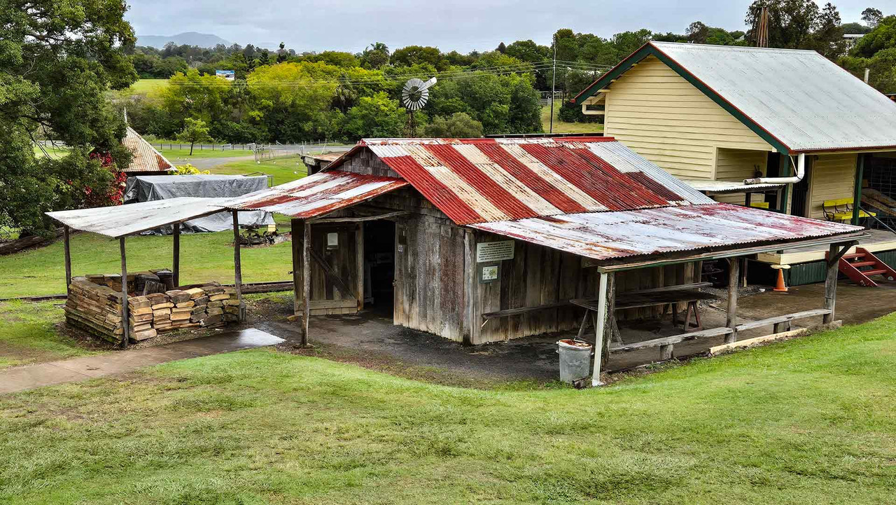 Pioneer-style cabin