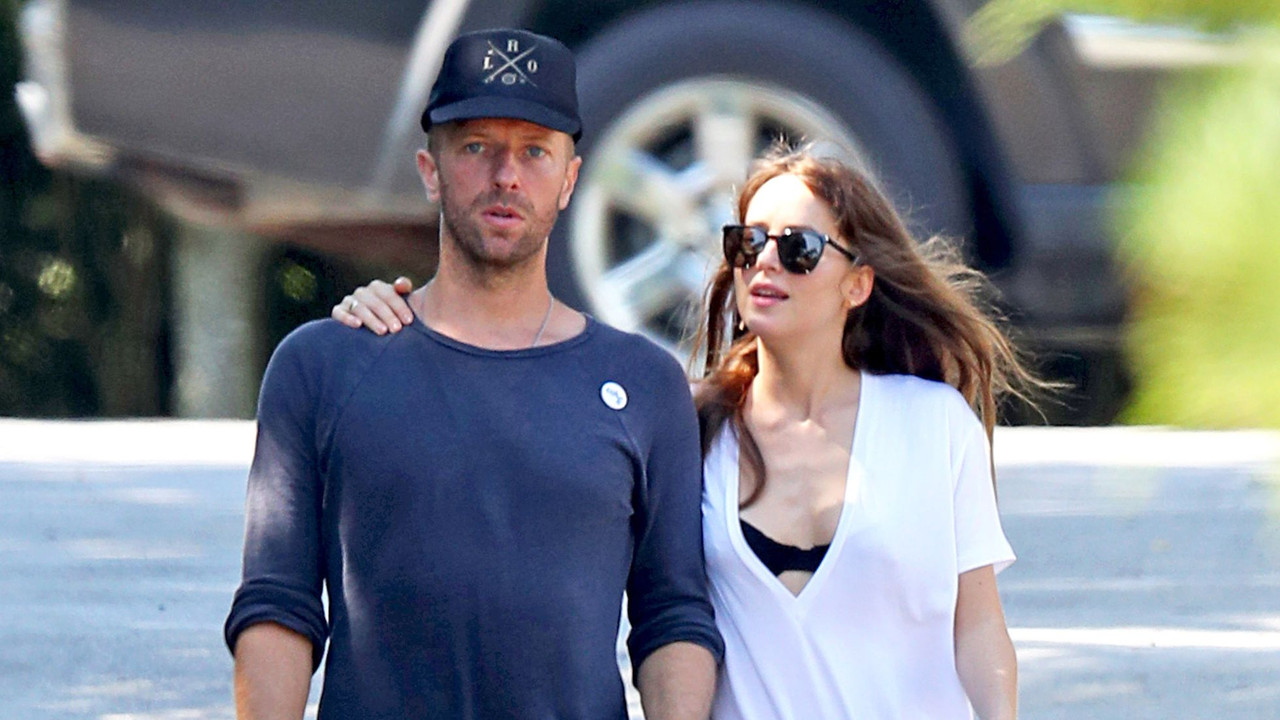 Aseguran que Chris Martin habría roto con Dakota Johnson de la peor forma