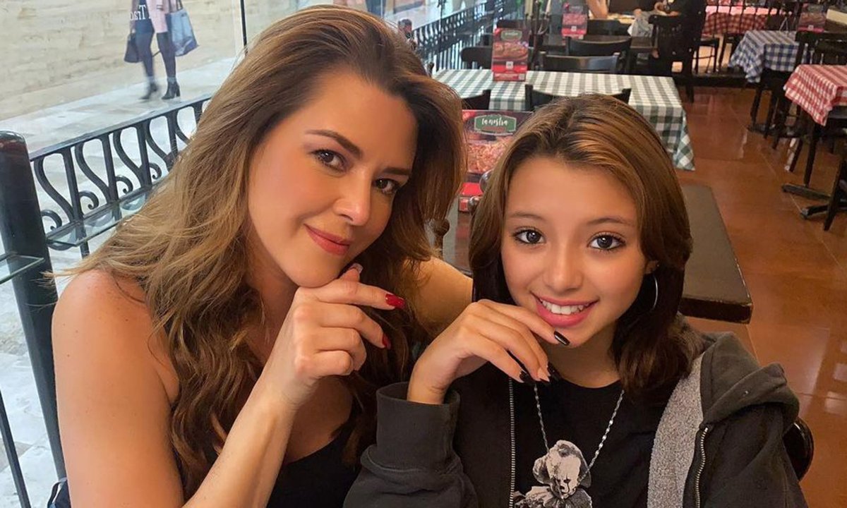 Implantes de senos pide de regalo la hija de Alicia Machado para sus 15 años