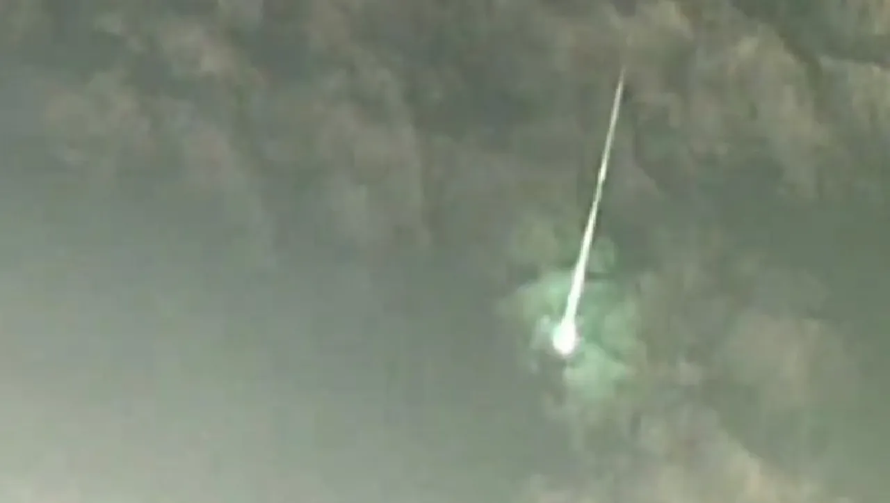 Captan un meteorito en el cielo de Japón; dicen que cayó en la isla (Video)