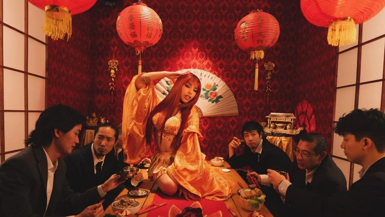 Acusan a Yeri Mua de racista por la canción 'Ojitos Chiquititos'