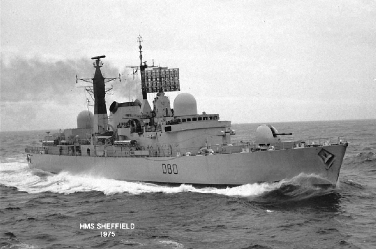 Sheffield (D.80) в море, 1975