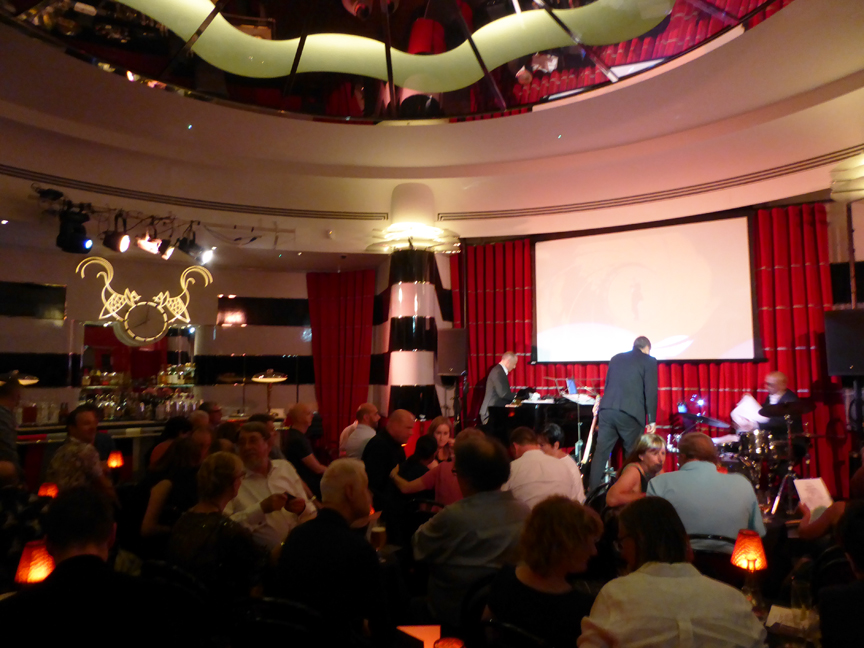 zedel-coqs-hendry-stage-LO_RES