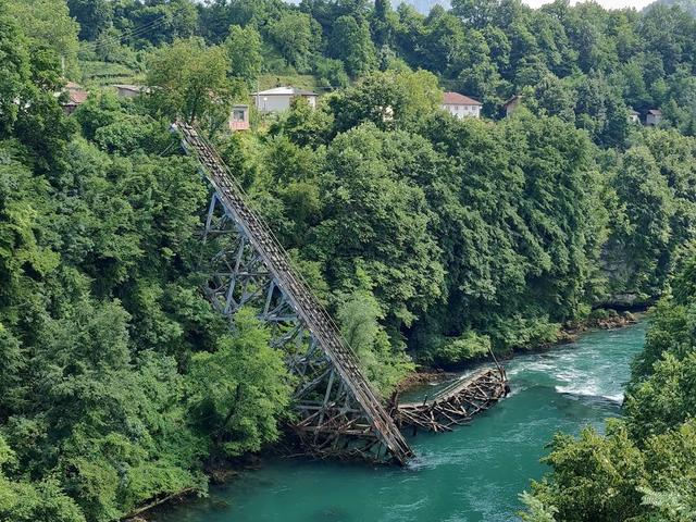 10 días por Eslovenia, Croacia y Bosnia con 3 niños. - Blogs de Europa Oriental - Sabado: Entramos a Bosnia parando en Mostar, Jablanica y Sarajevo. (13)