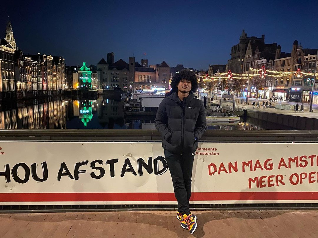 Potret liburan Bagus Kahfi saat liburan di Amsterdam, Belanda.