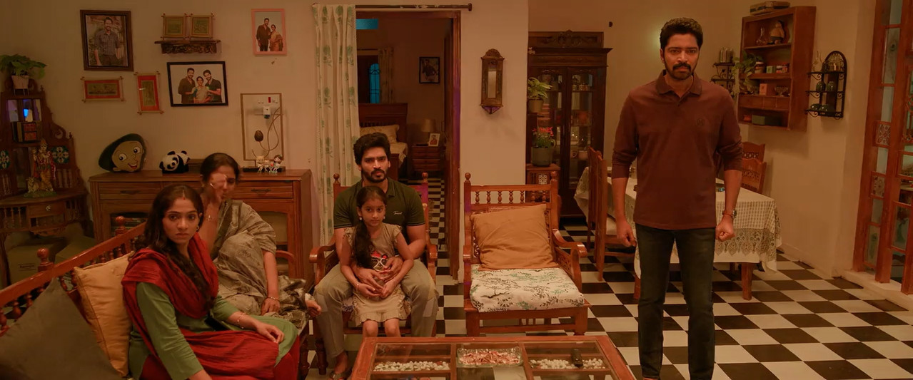 Aa Okkati Adakku 2024 WebRip [Hindi + Telugu] 480p 720p ESub Screenshot