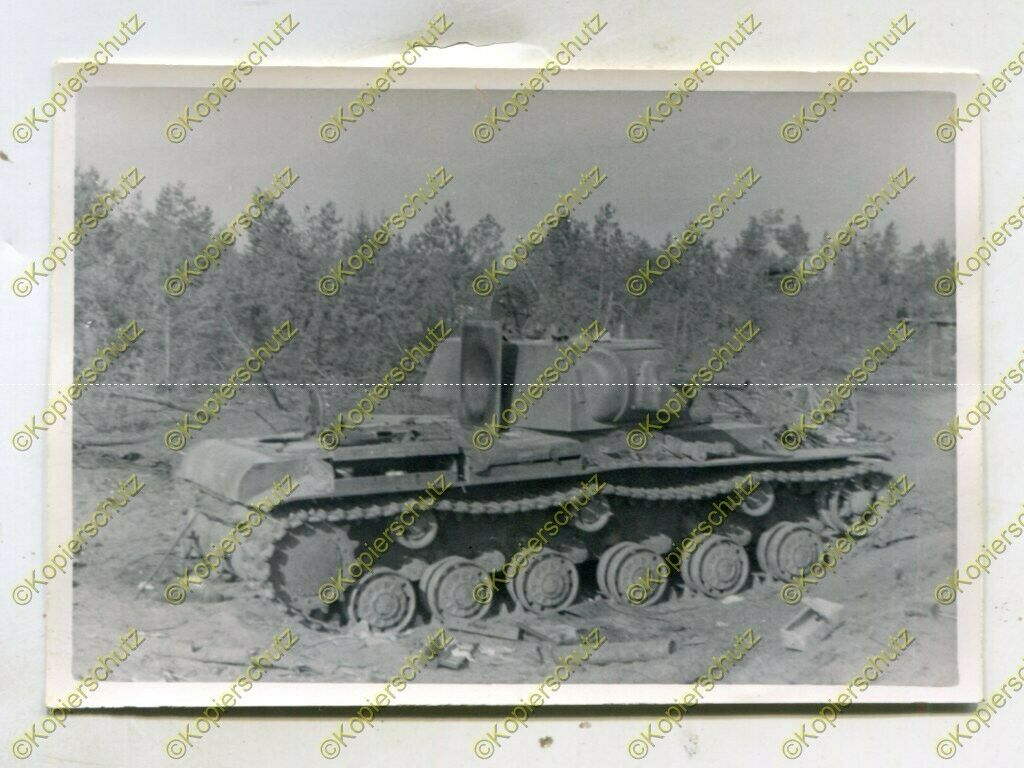 Foto, Beute, zerstörter Panzer KW-1, Nahaufnahme, Russland