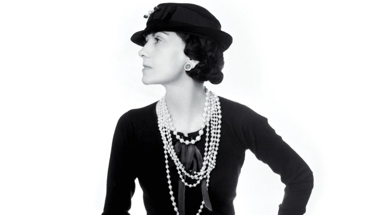 Coco Chanel, 140 anni fa la nascita di un mito